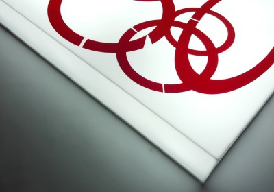 Nel catalogo di insegne luminose, la prima scelta è LightBox, uno strumento classico e di grande effetto per far risaltare il nome dell'azienda.